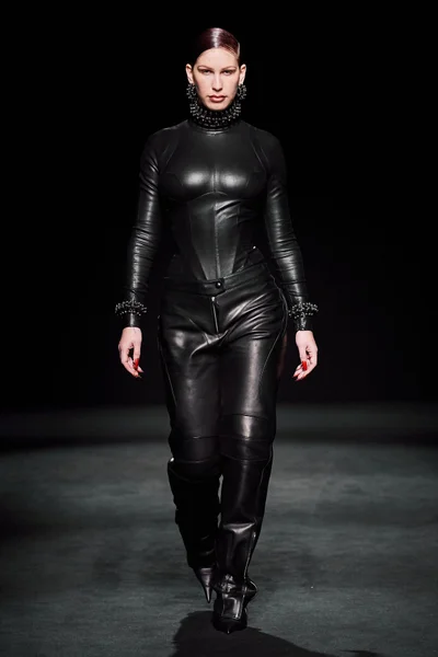 Look 12